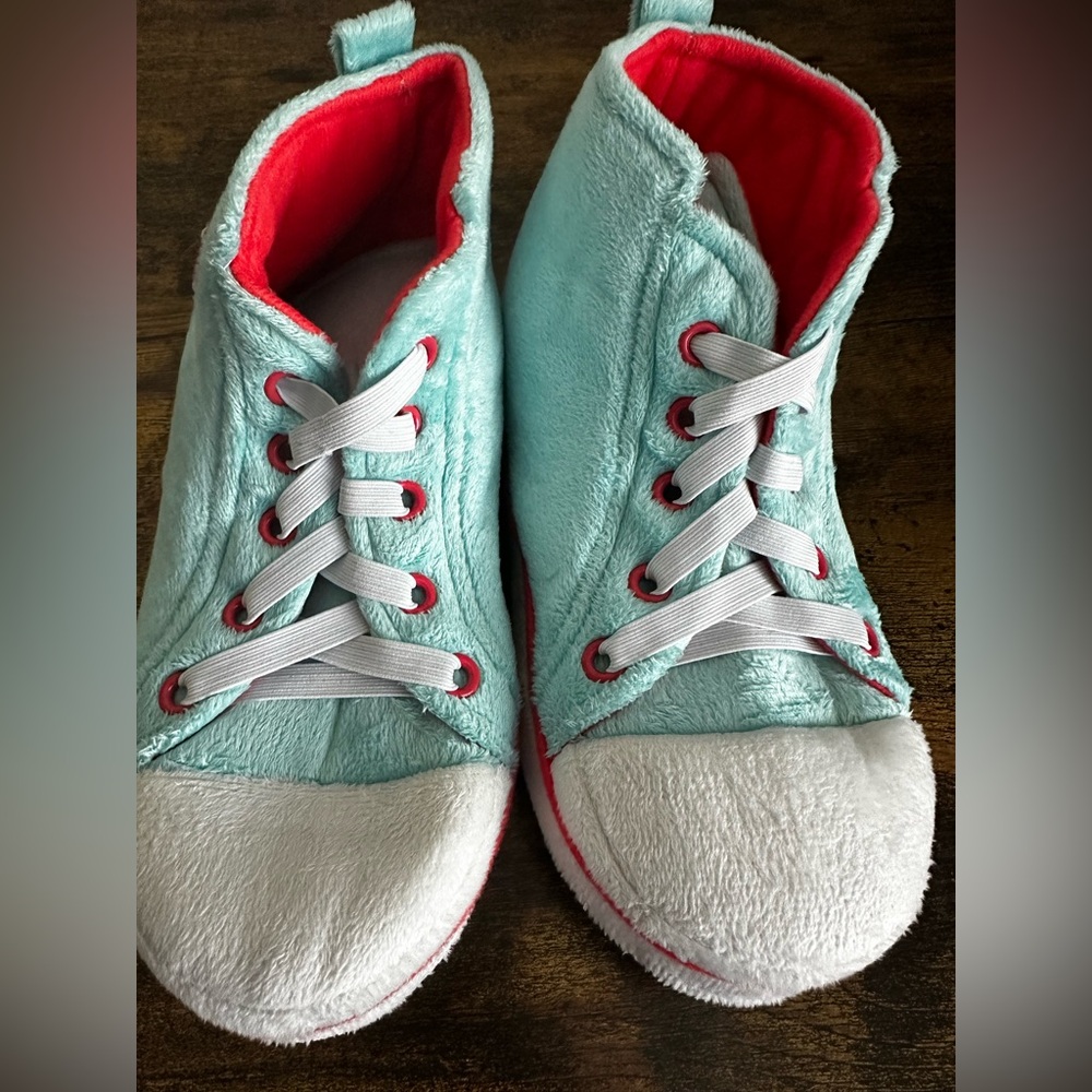 Gohom Girl’s House Sneaker Slippers
Size:
12-13 Little Kid